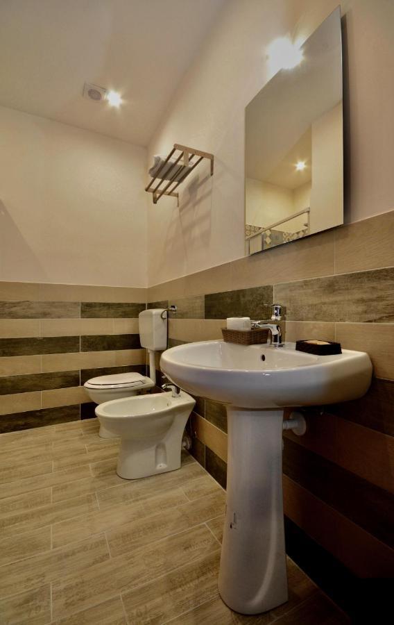 La Casa Del Moro - Al Politeama Bed & Breakfast Palermo Bagian luar foto