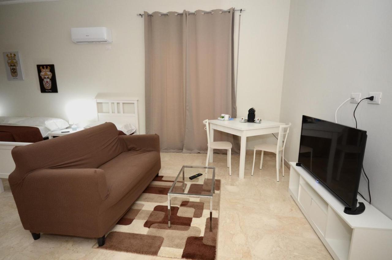 La Casa Del Moro - Al Politeama Bed & Breakfast Palermo Bagian luar foto