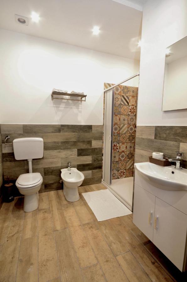 La Casa Del Moro - Al Politeama Bed & Breakfast Palermo Bagian luar foto