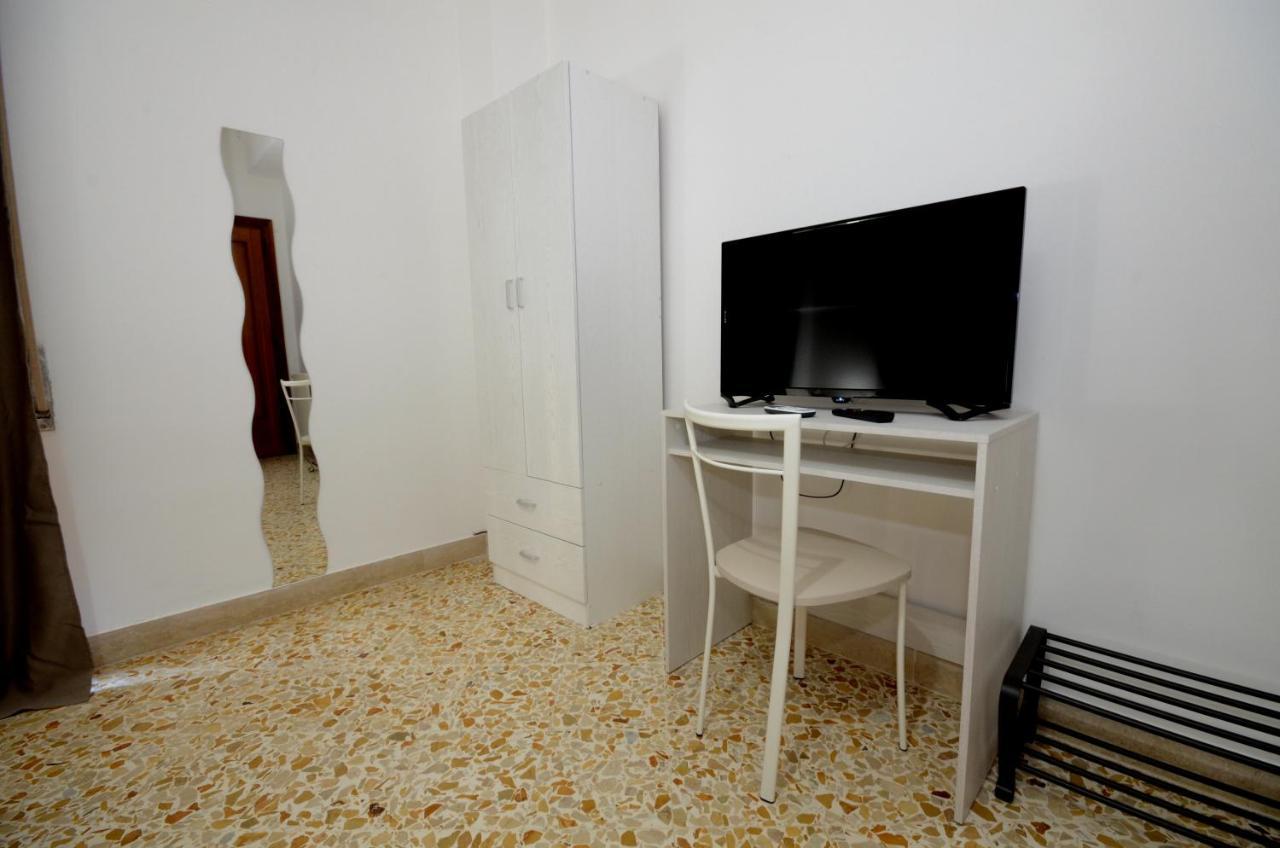 La Casa Del Moro - Al Politeama Bed & Breakfast Palermo Bagian luar foto