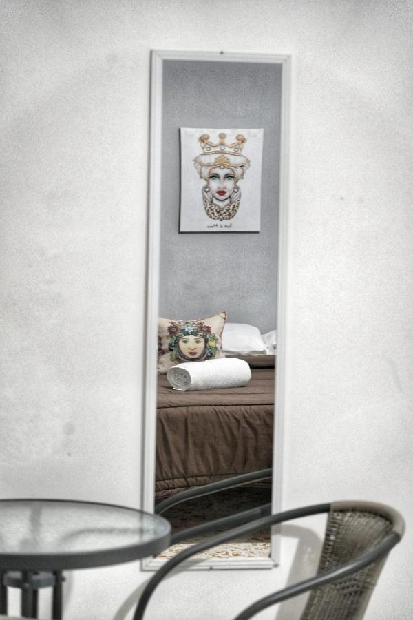 La Casa Del Moro - Al Politeama Bed & Breakfast Palermo Bagian luar foto