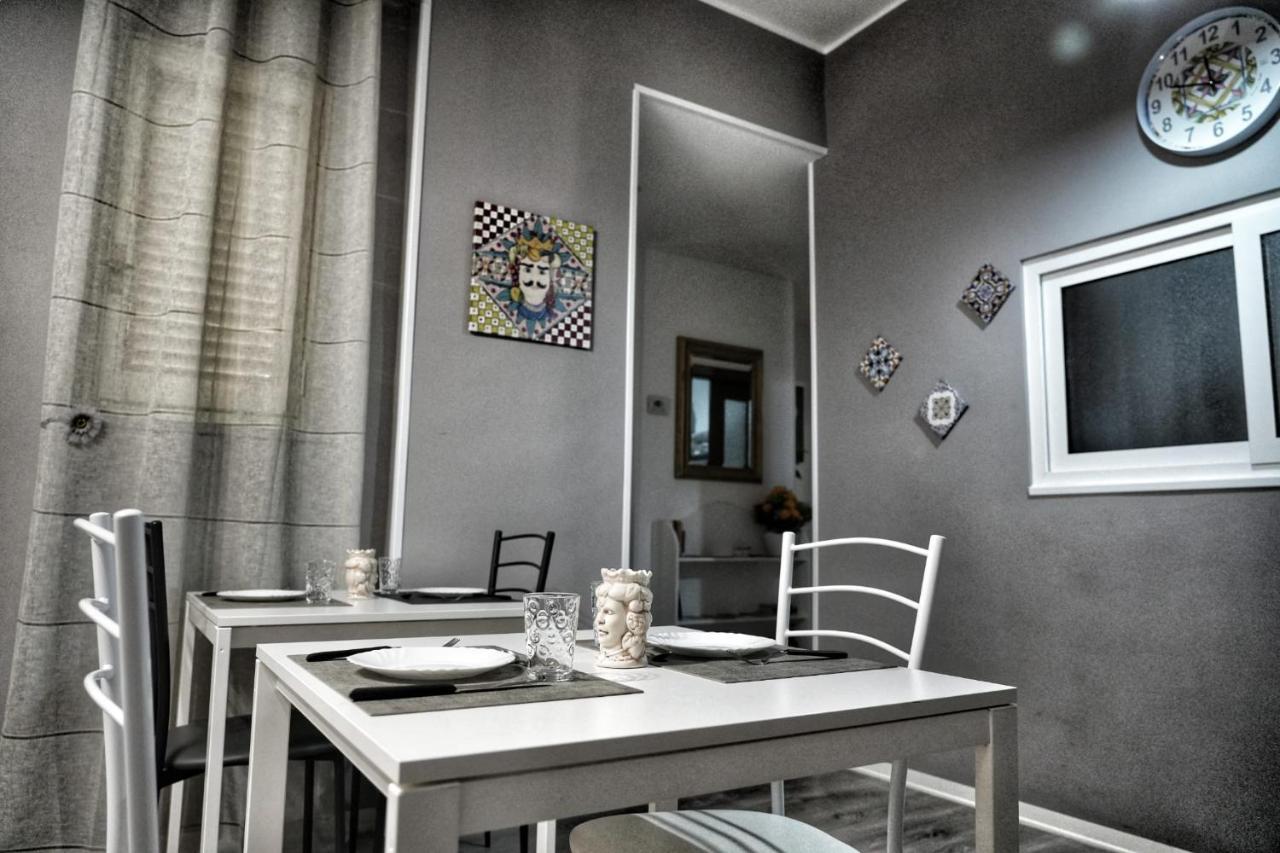 La Casa Del Moro - Al Politeama Bed & Breakfast Palermo Bagian luar foto