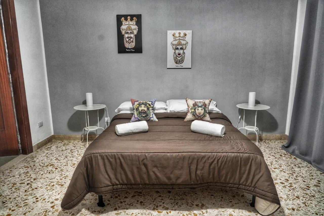 La Casa Del Moro - Al Politeama Bed & Breakfast Palermo Bagian luar foto