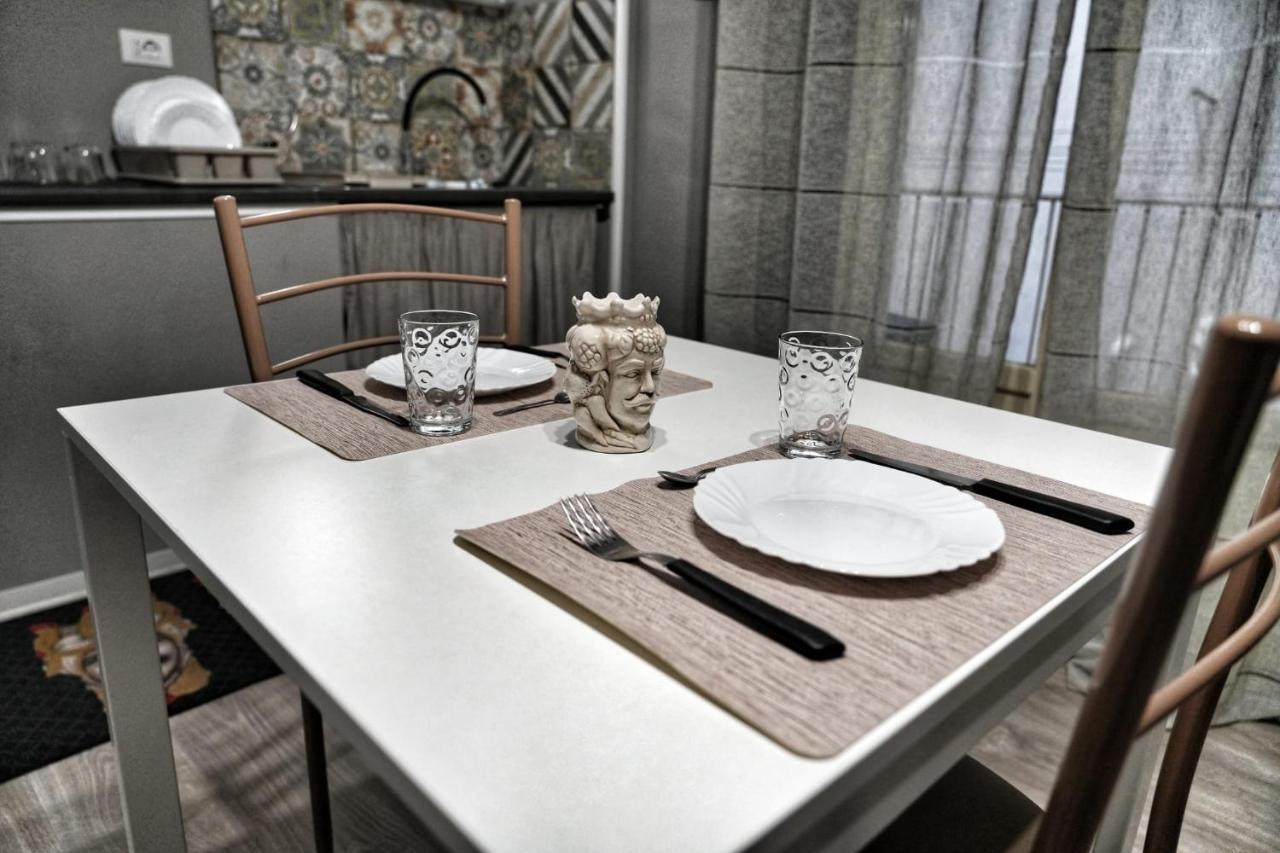 La Casa Del Moro - Al Politeama Bed & Breakfast Palermo Bagian luar foto