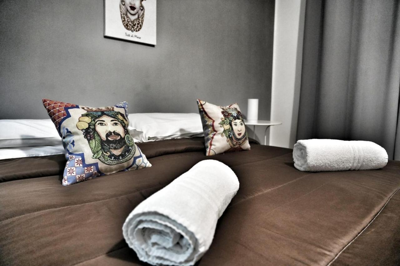 La Casa Del Moro - Al Politeama Bed & Breakfast Palermo Bagian luar foto
