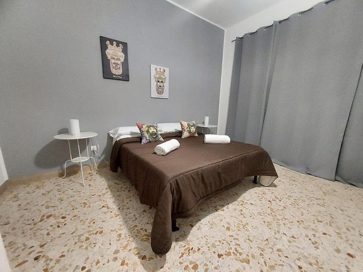La Casa Del Moro - Al Politeama Bed & Breakfast Palermo Bagian luar foto