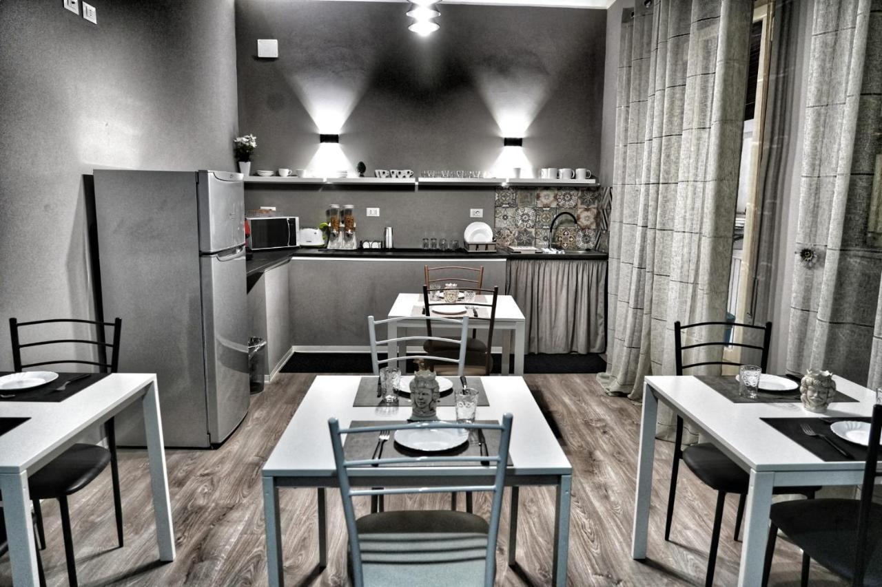 La Casa Del Moro - Al Politeama Bed & Breakfast Palermo Bagian luar foto