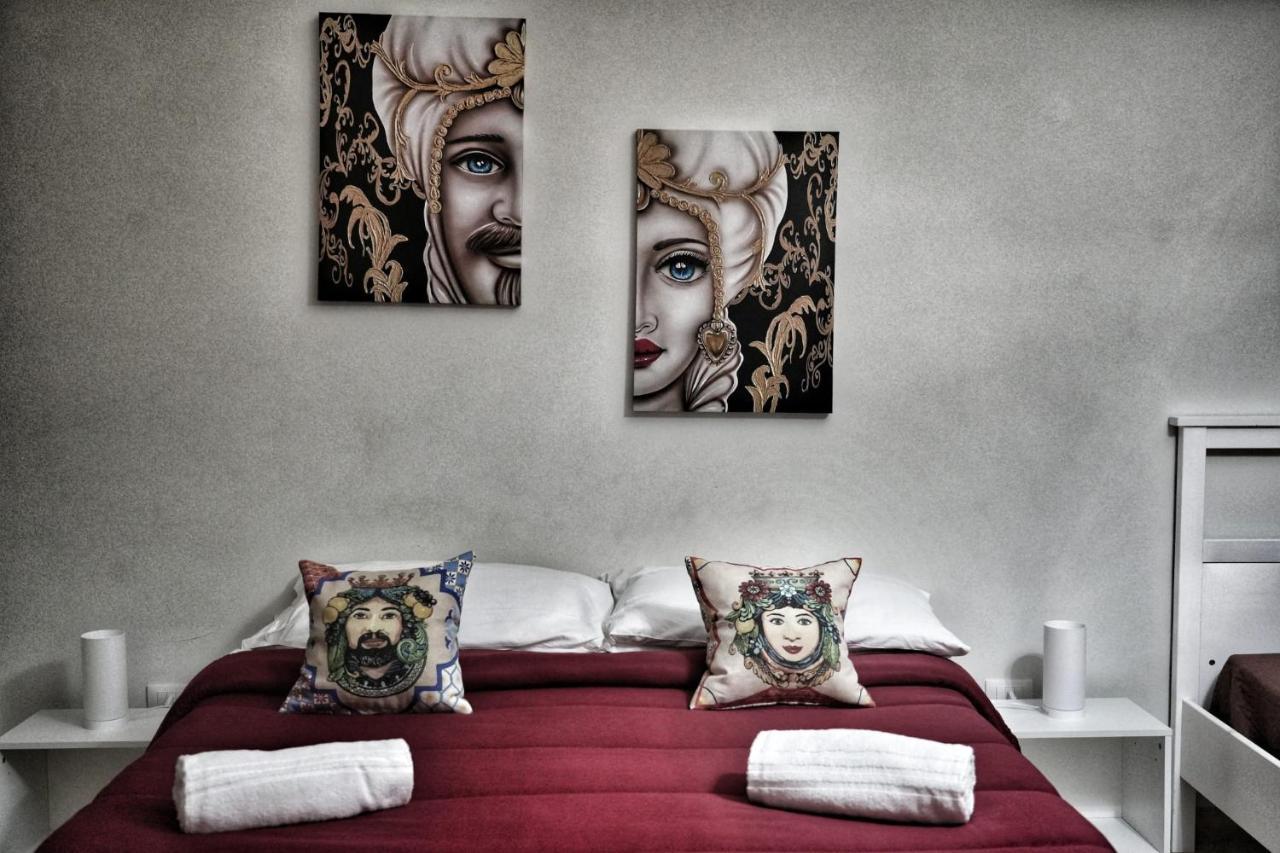La Casa Del Moro - Al Politeama Bed & Breakfast Palermo Bagian luar foto