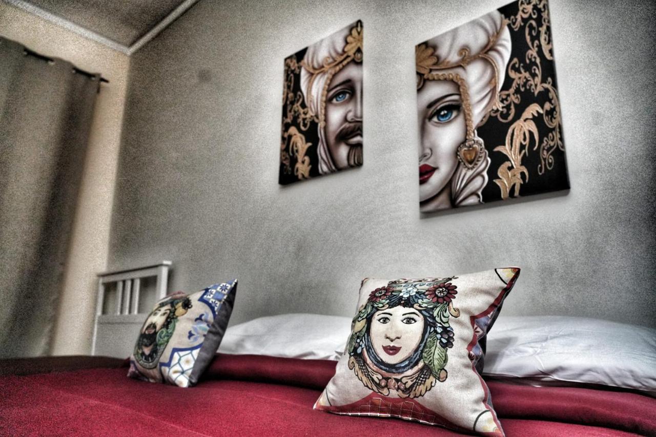 La Casa Del Moro - Al Politeama Bed & Breakfast Palermo Bagian luar foto
