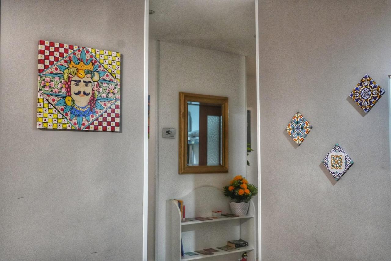 La Casa Del Moro - Al Politeama Bed & Breakfast Palermo Bagian luar foto